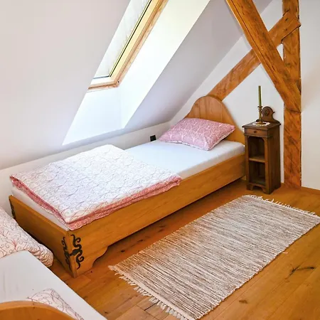 2 Bedroom Gorgeous In דירה