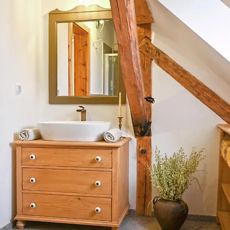 2 Bedroom Gorgeous In דירה מוזירייה